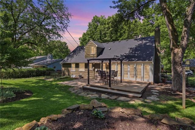 7909 Outlook Lane, Prairie Village, KS 66208