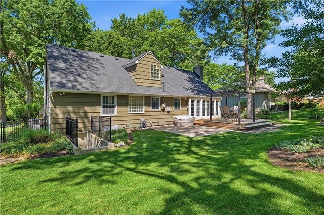 7909 Outlook Lane, Prairie Village, KS 66208