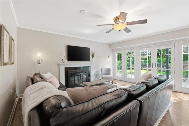 7909 Outlook Lane, Prairie Village, KS 66208