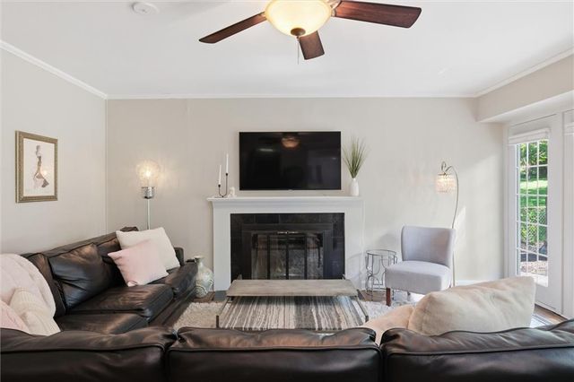 7909 Outlook Lane, Prairie Village, KS 66208