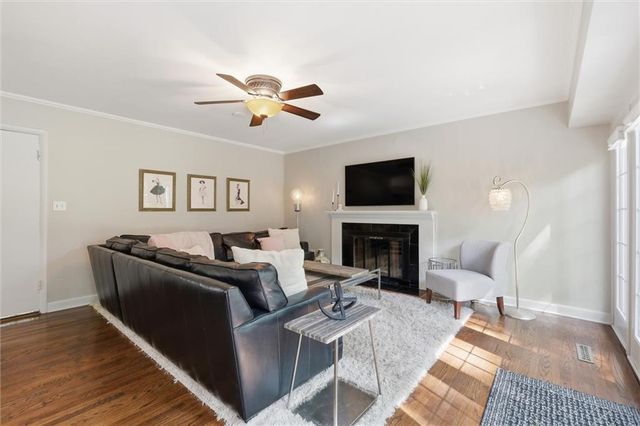 7909 Outlook Lane, Prairie Village, KS 66208