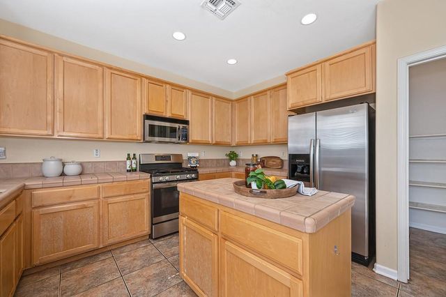 4976 Trouville Ln, Sacramento, CA 95835