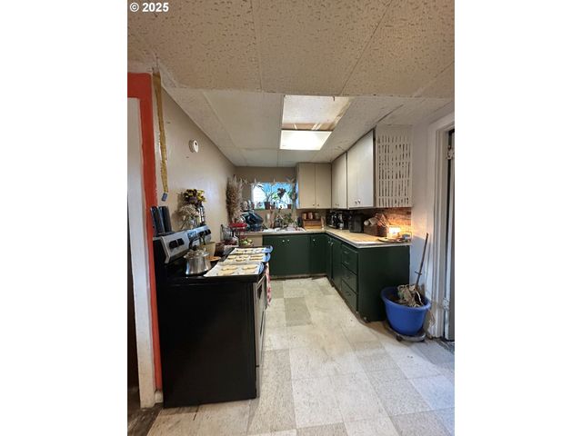 539 S 12TH St, Coos Bay, OR 97420