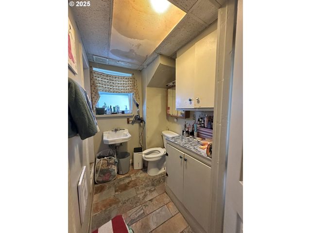 539 S 12TH St, Coos Bay, OR 97420