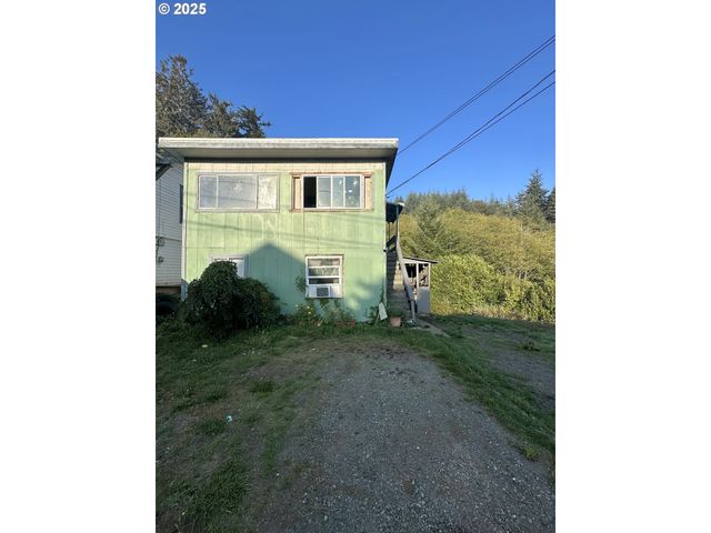 539 S 12TH St, Coos Bay, OR 97420
