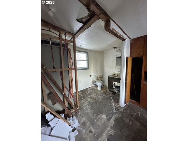 539 S 12TH St, Coos Bay, OR 97420