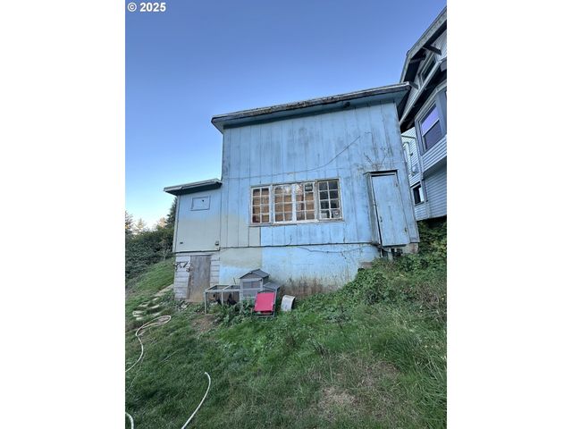 539 S 12TH St, Coos Bay, OR 97420