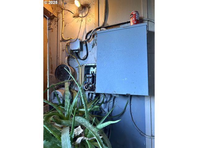 539 S 12TH St, Coos Bay, OR 97420