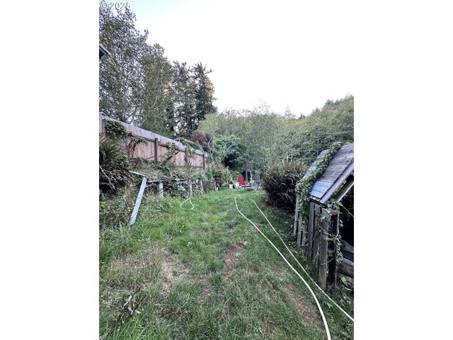 539 S 12TH St, Coos Bay, OR 97420