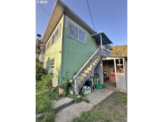 539 S 12TH St, Coos Bay, OR 97420