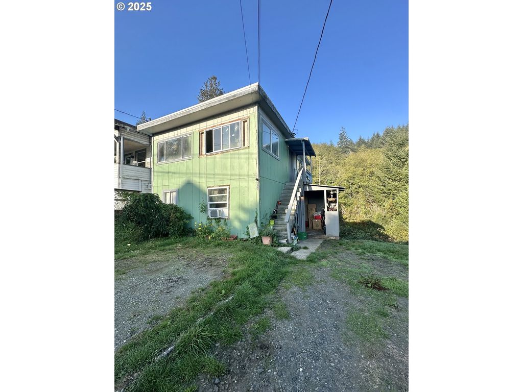 539 S 12TH St, Coos Bay, OR 97420