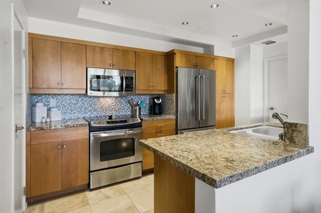 910 Island Drive 207, Rancho Mirage, CA 92270