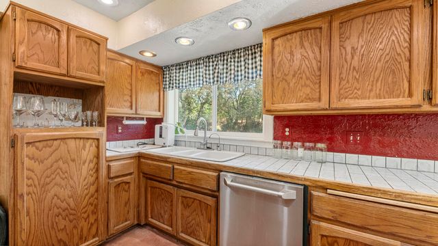 4700 Scenic Avenue, Central Point, OR 97502