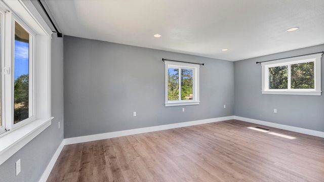 4700 Scenic Avenue, Central Point, OR 97502