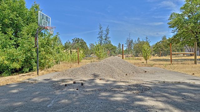 4700 Scenic Avenue, Central Point, OR 97502