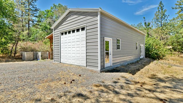 4700 Scenic Avenue, Central Point, OR 97502