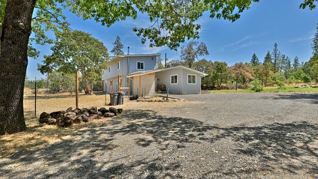 4700 Scenic Avenue, Central Point, OR 97502