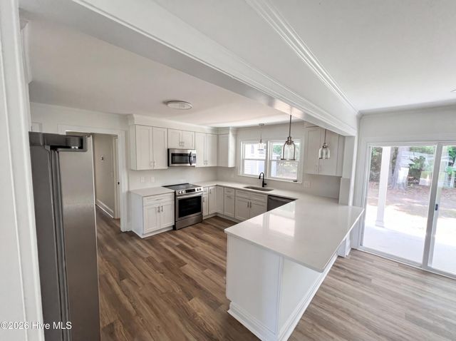 513 Greenfield Boulevard, Greenville, NC 27834