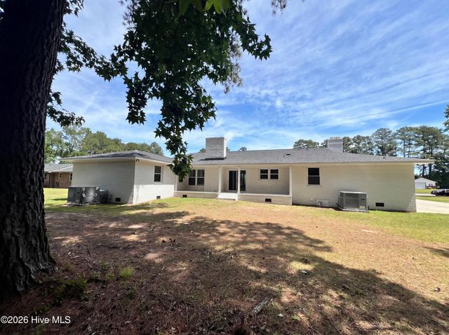513 Greenfield Boulevard, Greenville, NC 27834