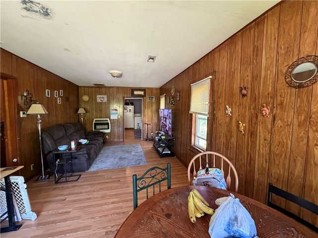 611 N Hughes Street, Huntsville, AR 72740