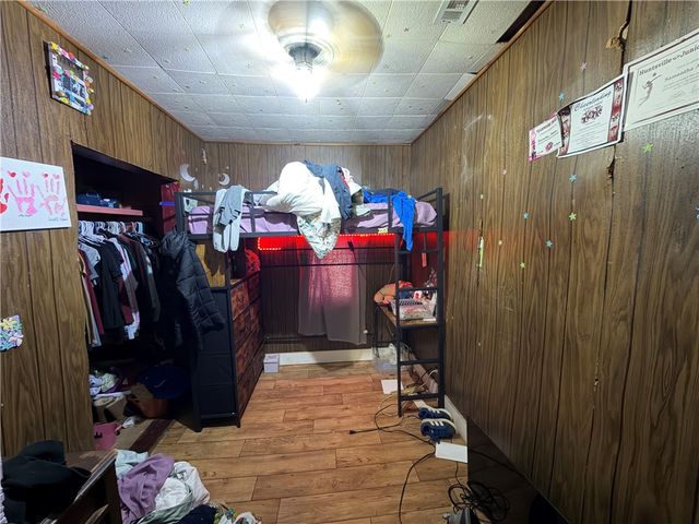 611 N Hughes Street, Huntsville, AR 72740