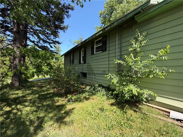 611 N Hughes Street, Huntsville, AR 72740