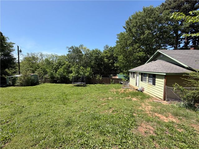 611 N Hughes Street, Huntsville, AR 72740