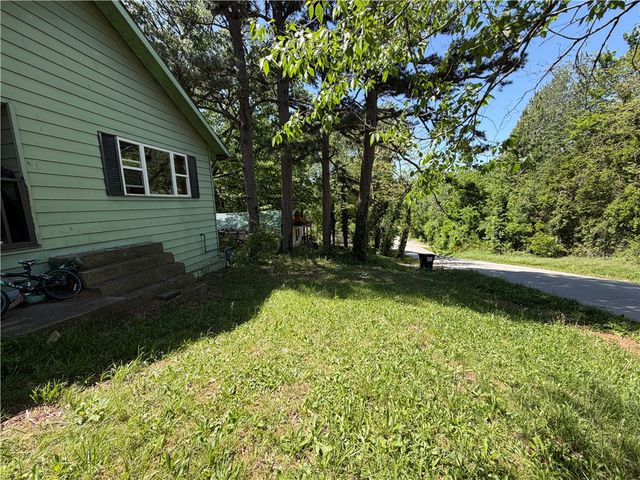 611 N Hughes Street, Huntsville, AR 72740