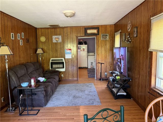 611 N Hughes Street, Huntsville, AR 72740