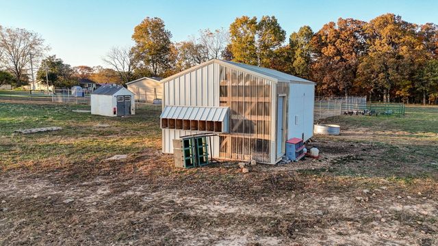 1700 N Farm Road 93, Springfield, MO 65802