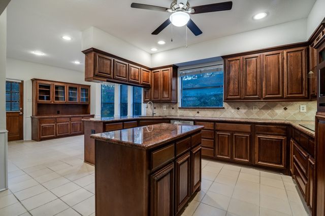 2817 Woods Lane, Garland, TX 75044