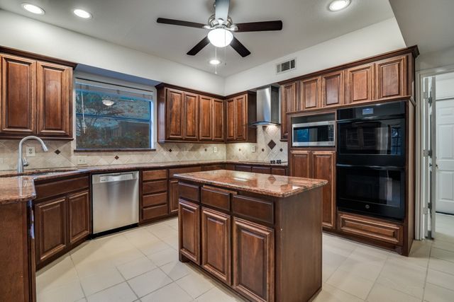 2817 Woods Lane, Garland, TX 75044