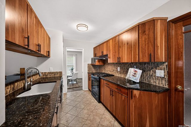 8005 HARPER VALLEY ST, Live Oak, TX 78233