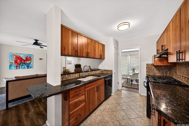 8005 HARPER VALLEY ST, Live Oak, TX 78233
