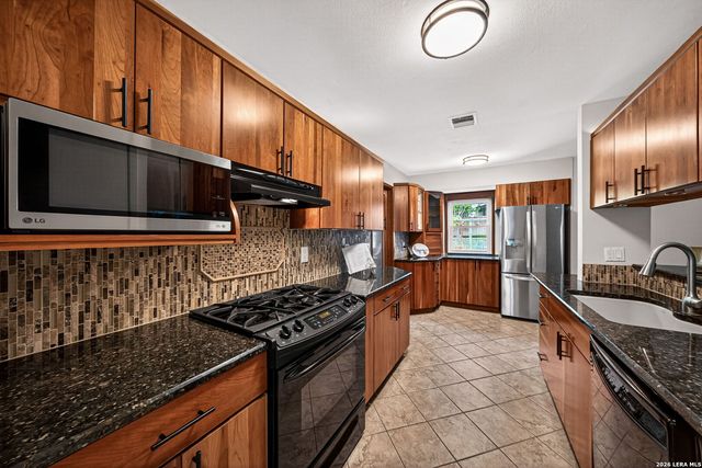 8005 HARPER VALLEY ST, Live Oak, TX 78233
