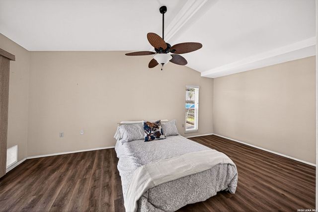 8005 HARPER VALLEY ST, Live Oak, TX 78233