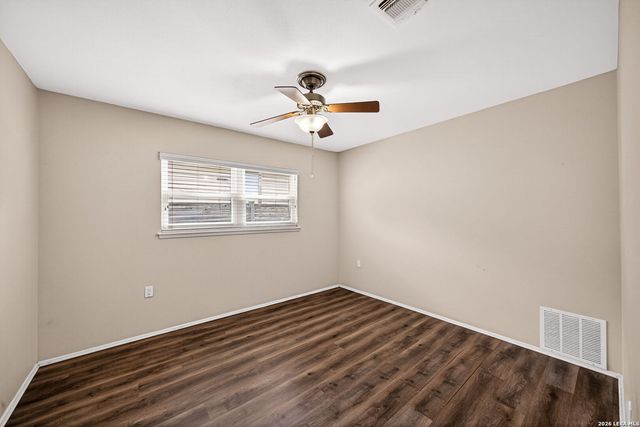 8005 HARPER VALLEY ST, Live Oak, TX 78233