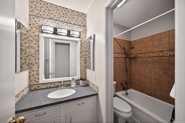 8005 HARPER VALLEY ST, Live Oak, TX 78233