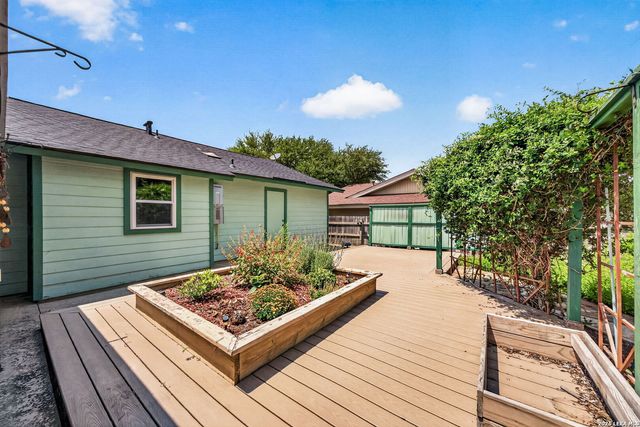 8005 HARPER VALLEY ST, Live Oak, TX 78233