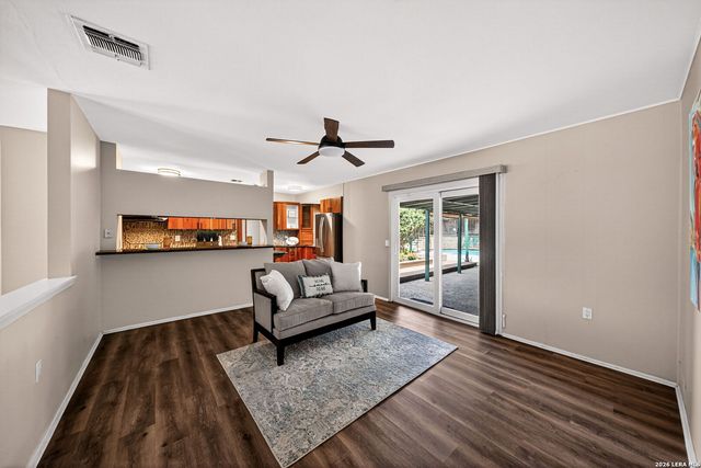 8005 HARPER VALLEY ST, Live Oak, TX 78233