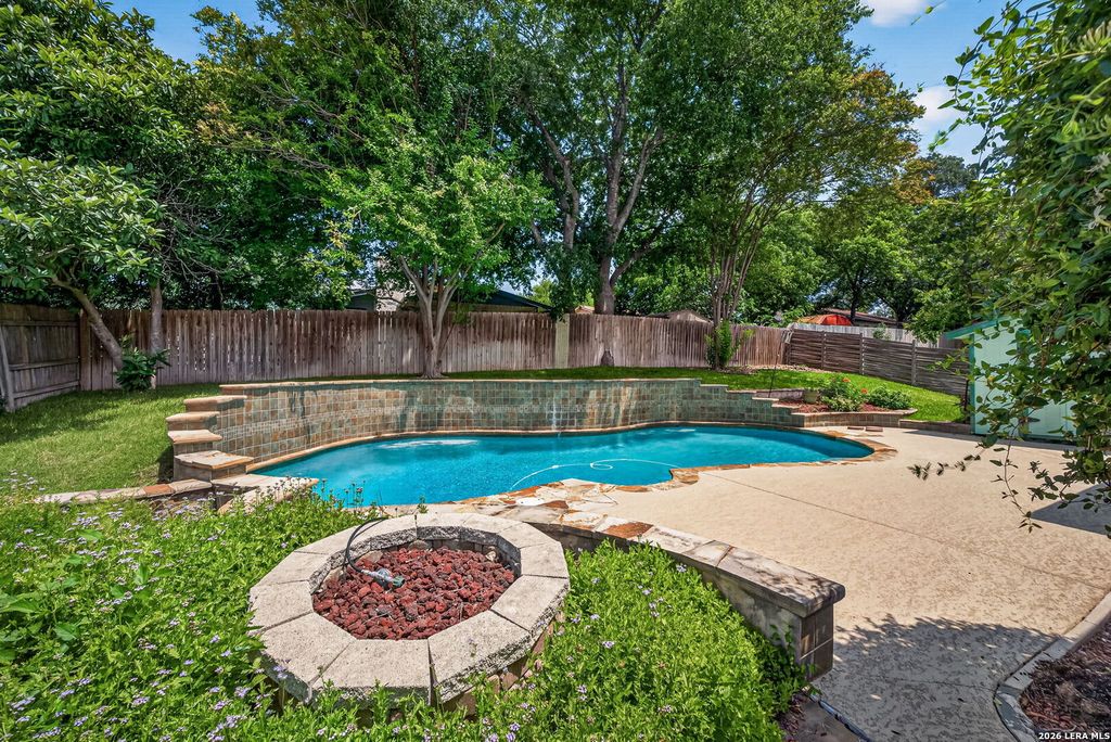 8005 HARPER VALLEY ST, Live Oak, TX 78233