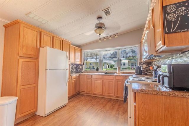 712 CARRIAGE LANE, Leesburg, FL 34748