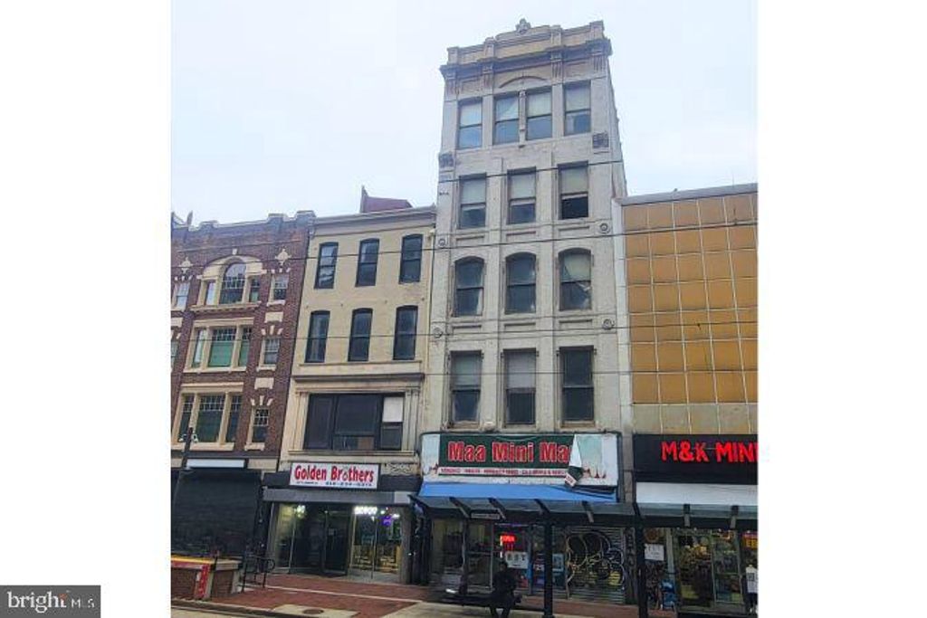 Image 1 of property listing at 225 N HOWARD ST, Baltimore, MD 21201