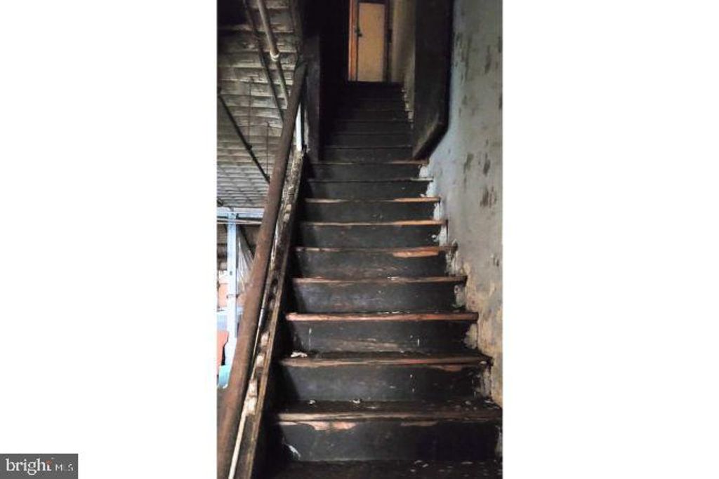 Image 3 of property listing at 225 N HOWARD ST, Baltimore, MD 21201