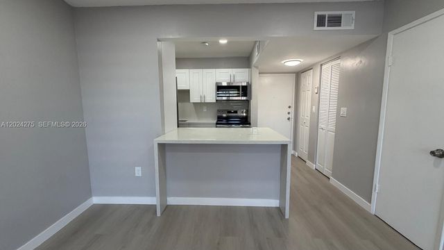 5731 NW 37th St 322, Virginia Gardens, FL 33166