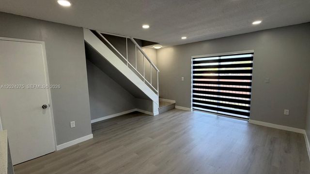 5731 NW 37th St 322, Virginia Gardens, FL 33166