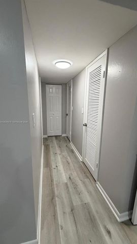 5731 NW 37th St 322, Virginia Gardens, FL 33166
