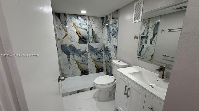 5731 NW 37th St 322, Virginia Gardens, FL 33166