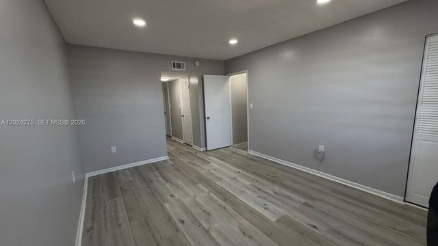 5731 NW 37th St 322, Virginia Gardens, FL 33166