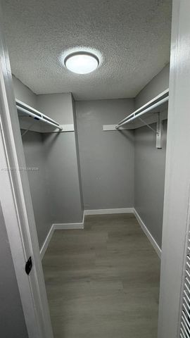 5731 NW 37th St 322, Virginia Gardens, FL 33166